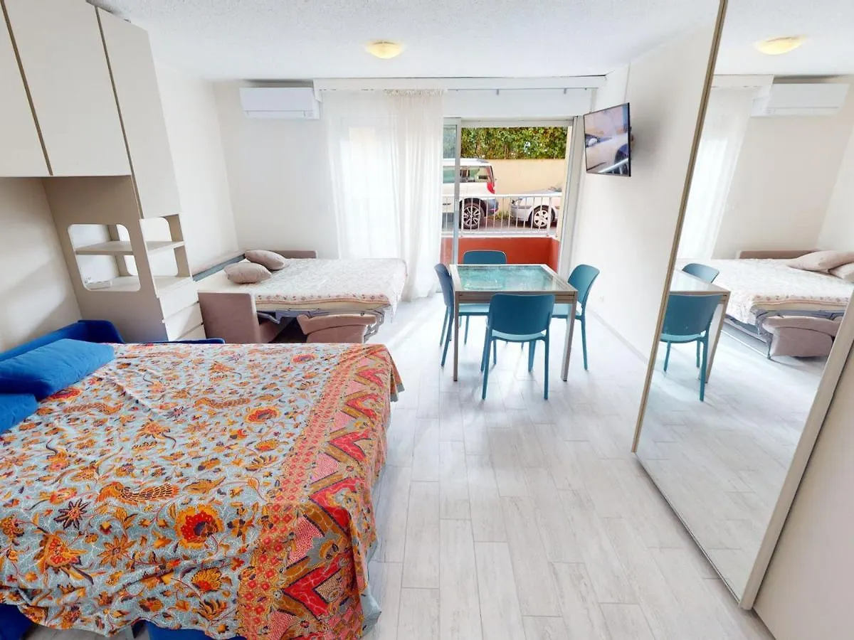 Studio Climatise Renove, Proche Mer Et Commerces, Avec Ascenseur Et Bus A Proximite - Fr-1-196-341 Menton 0*,  France