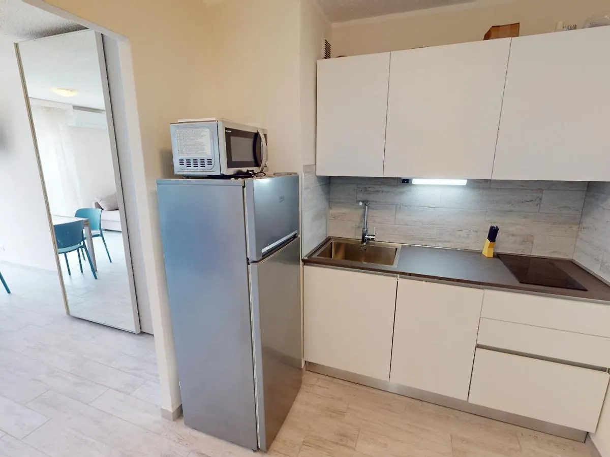 Studio Climatise Renove, Proche Mer Et Commerces, Avec Ascenseur Et Bus A Proximite - Fr-1-196-341 Menton Apartment