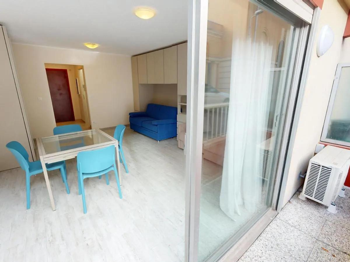 Apartment Studio Climatise Renove, Proche Mer Et Commerces, Avec Ascenseur Et Bus A Proximite - Fr-1-196-341 Menton