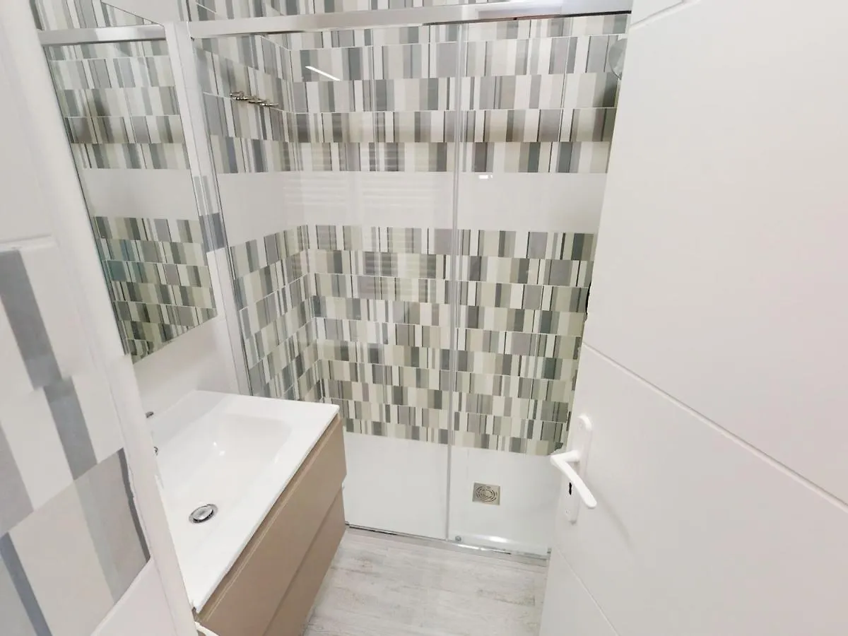Apartment Studio Climatise Renove, Proche Mer Et Commerces, Avec Ascenseur Et Bus A Proximite - Fr-1-196-341 Menton